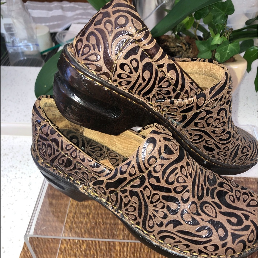 New B.O.C Born Concept Leather Clogs